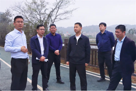 区政府区长郭宁带队调研滨江公园环境整治及智慧体育公园项目建设情况